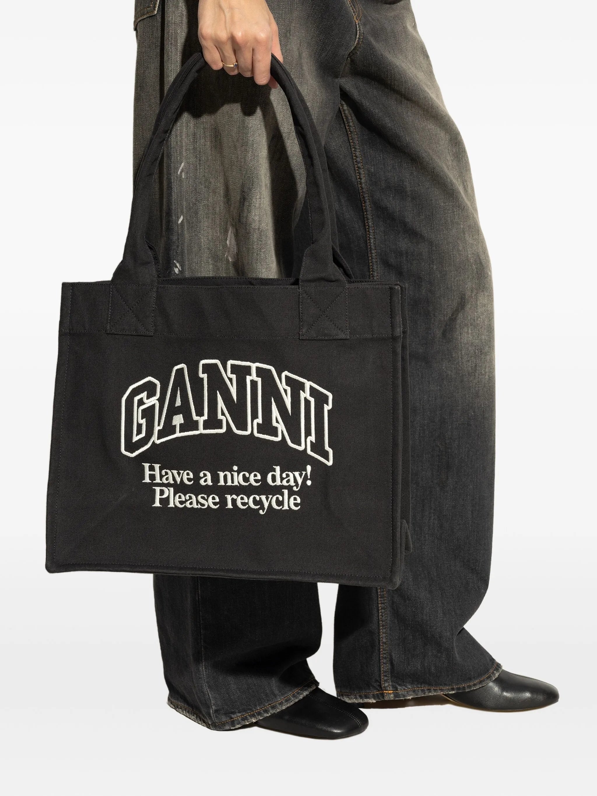 Ganni – Large Easy Shopper Contrasted Logo Pocket – Phantom - Accessoires - GANNI-A7180-252-ONE SIZE