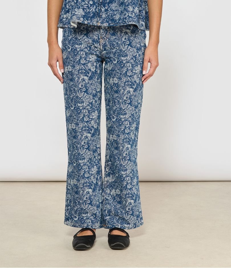 Ganni – Tapestry Denim Betzy Cropped – Mid Blue Stone - Jupes et Pantalons - GANNI-J1833-566-26