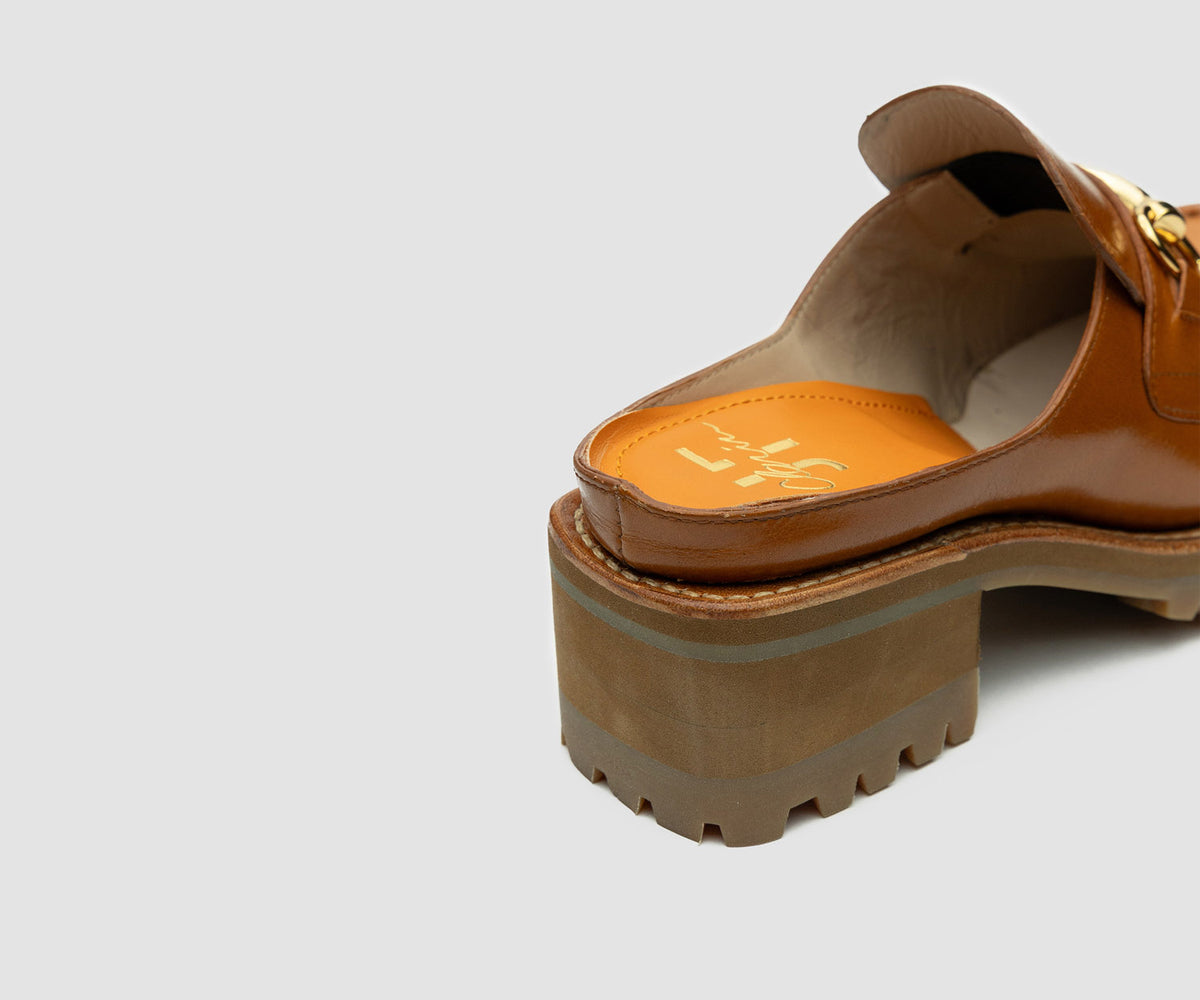 JF Clarin Mule Deauville gold – vue arrière, détail du talon