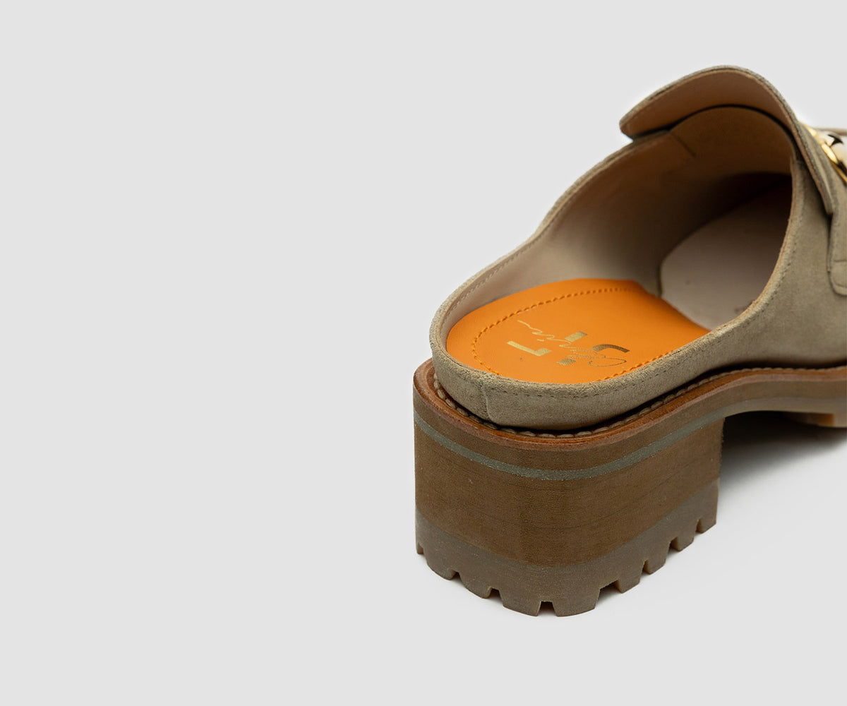 JF Clarin Mule Deauville velours sable – vue arrière, détail du talon