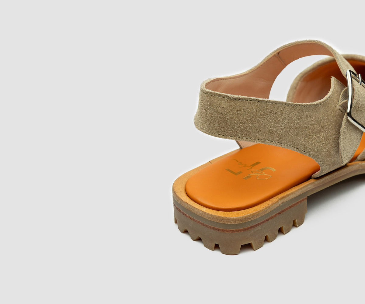JF Clarin Sandale Biarritz velours sable – vue arrière, détail du talon
