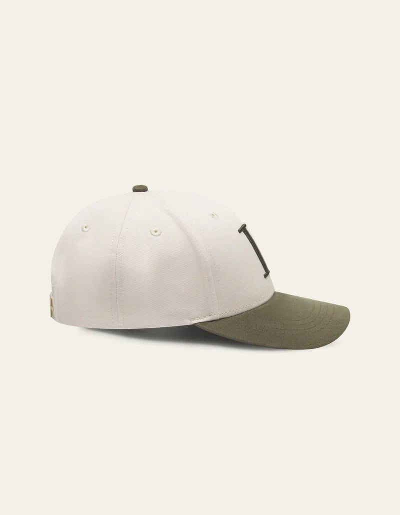 Les Deux - Baseball Cap Contrast Suede II - Light Desert Sand/Forest Green - Accessoires - LDM702090