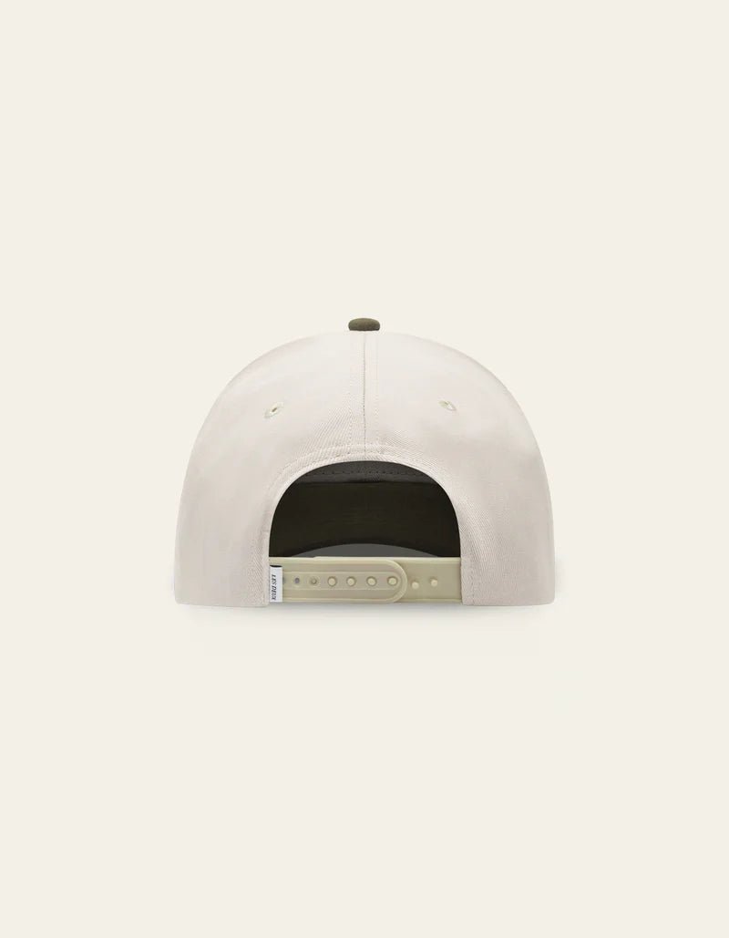 Les Deux - Baseball Cap Contrast Suede II - Light Desert Sand/Forest Green - Accessoires - LDM702090