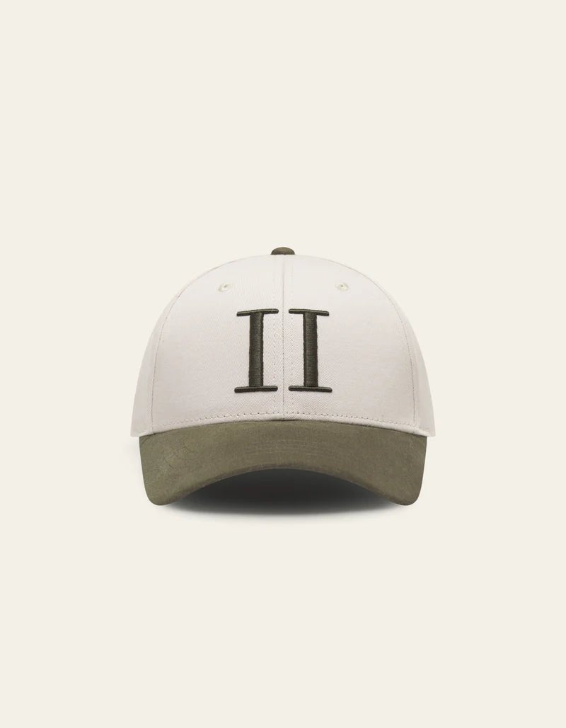 Les Deux - Baseball Cap Contrast Suede II - Light Desert Sand/Forest Green - Accessoires - LDM702090
