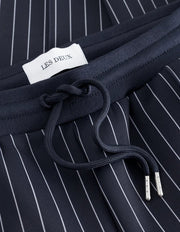 Les Deux - Ballier Casual Pinstripe Track Pants - Dark Navy & Light Ivory - Pantalons et Shorts - LDM530057