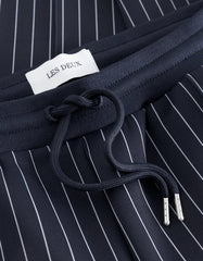 Les Deux - Ballier Casual Pinstripe Track Pants - Dark Navy & Light Ivory - Pantalons et Shorts - LDM530057