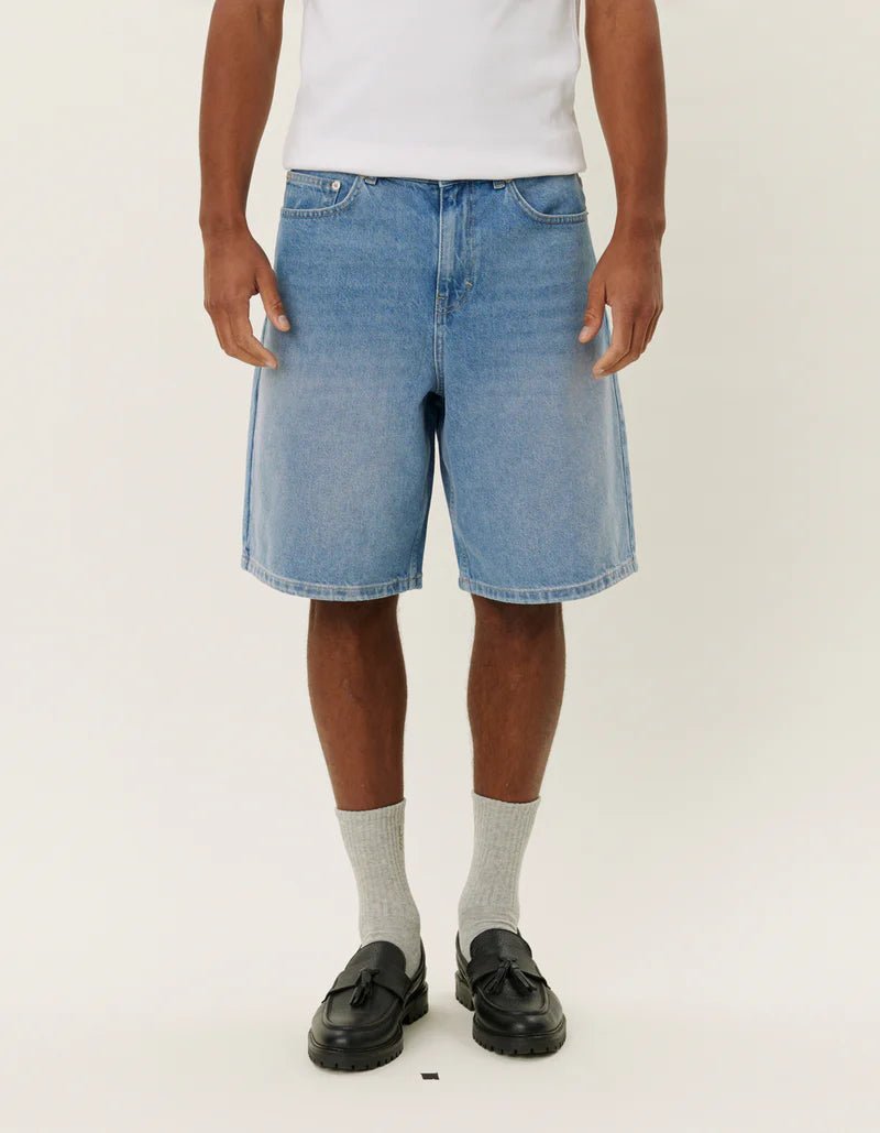 Les Deux - Ryder Washed Denim Shorts - Light Blue Wash - Pantalons et Shorts - LDM511069