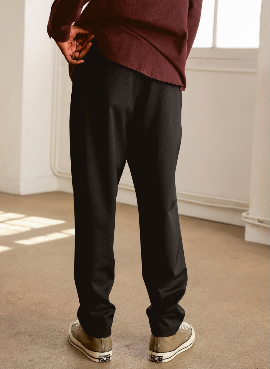 Maison Standards - Pantalon François Loose infroissable - Noir - Pantalons et Shorts - H123P026TIU27