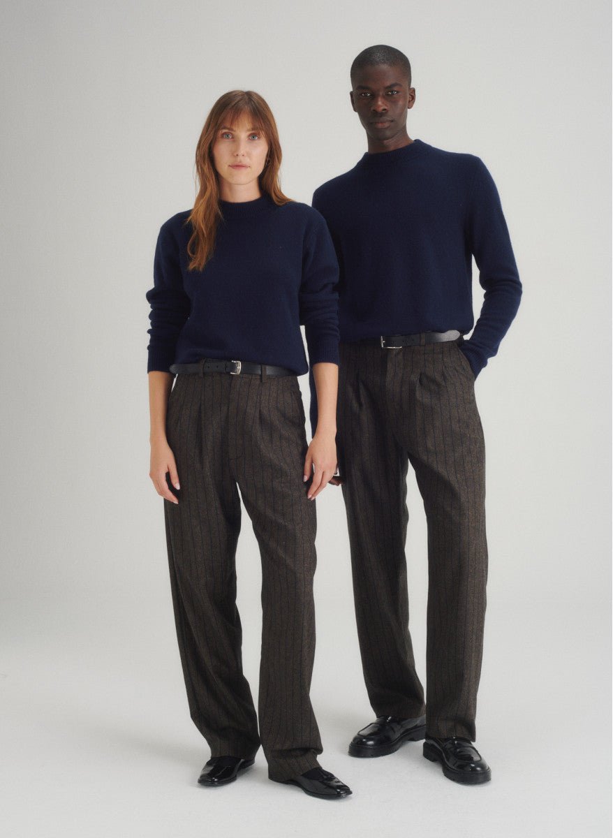 Maison Standards - Pantalon Saul Rayé 2 plis Unisexe - Marron foncé - Pantalons et Shorts - H225P040TIR28