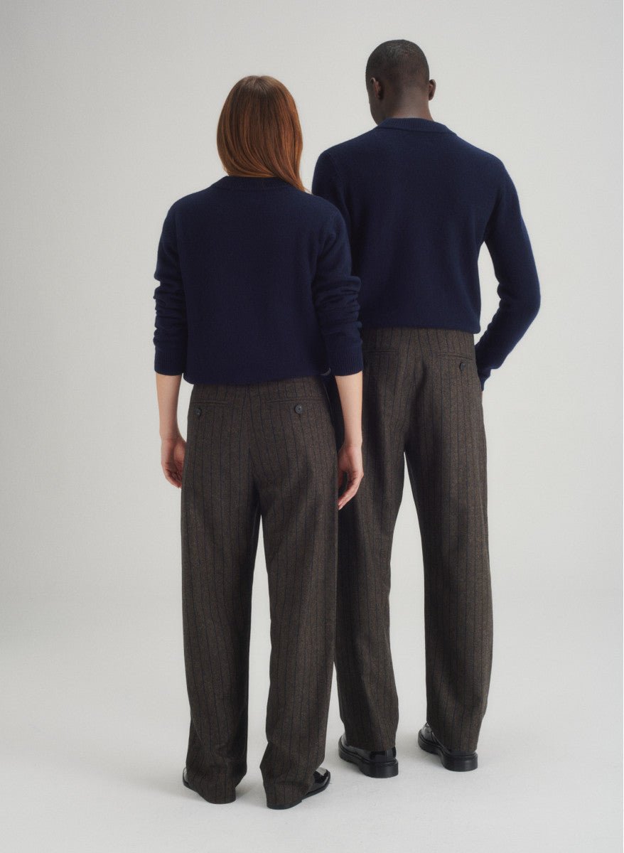 Maison Standards - Pantalon Saul Rayé 2 plis Unisexe - Marron foncé - Pantalons et Shorts - H225P040TIR28