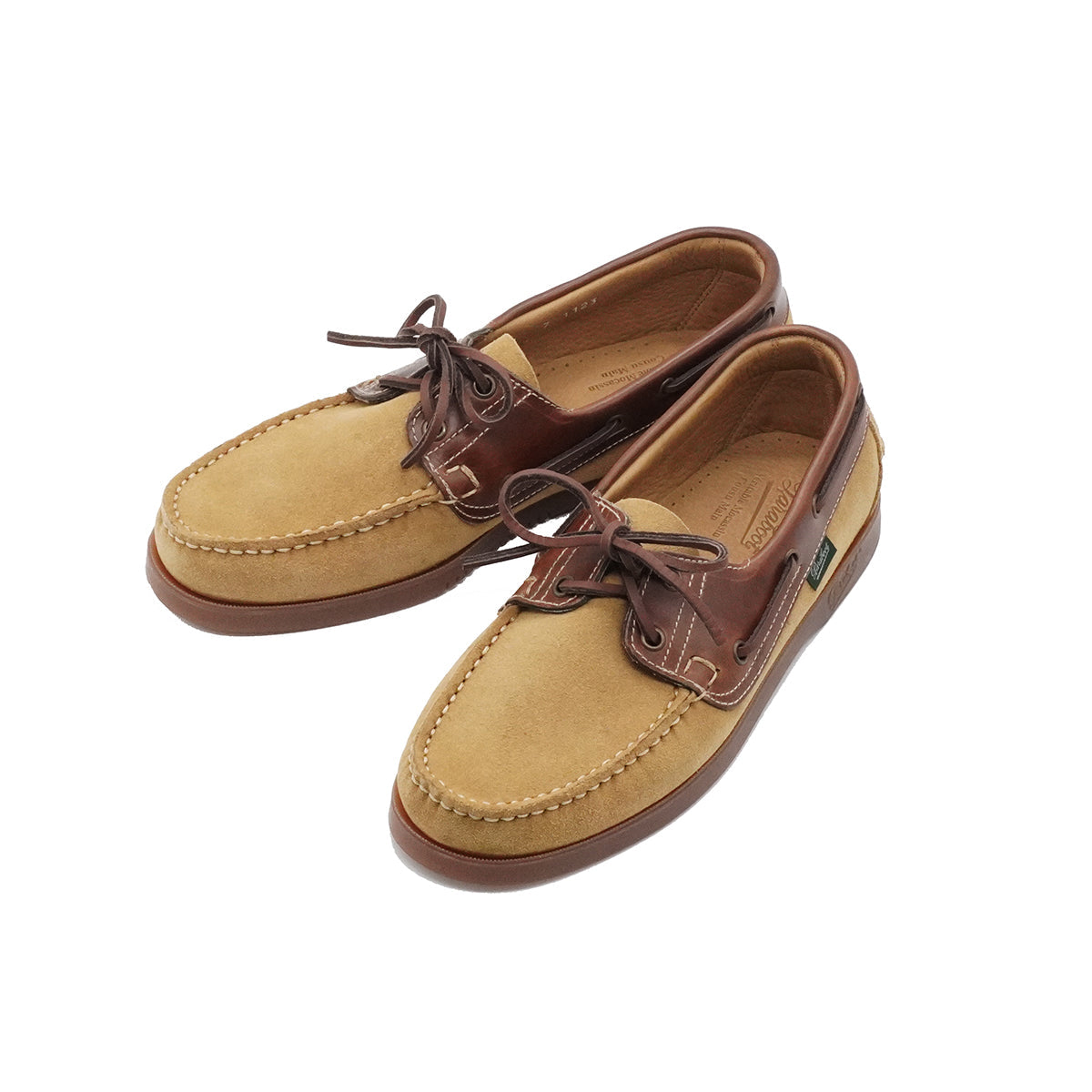 Paraboot Chaussures bateau Barth lisse naturel et velours fauve – paire, vue de trois quarts avant