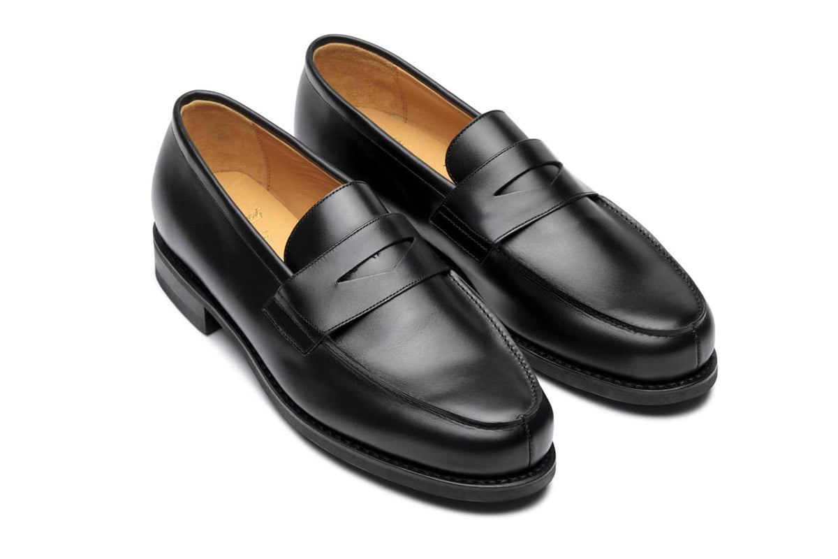 Paraboot Mocassin Adonis noir – paire, vue de trois quarts avant