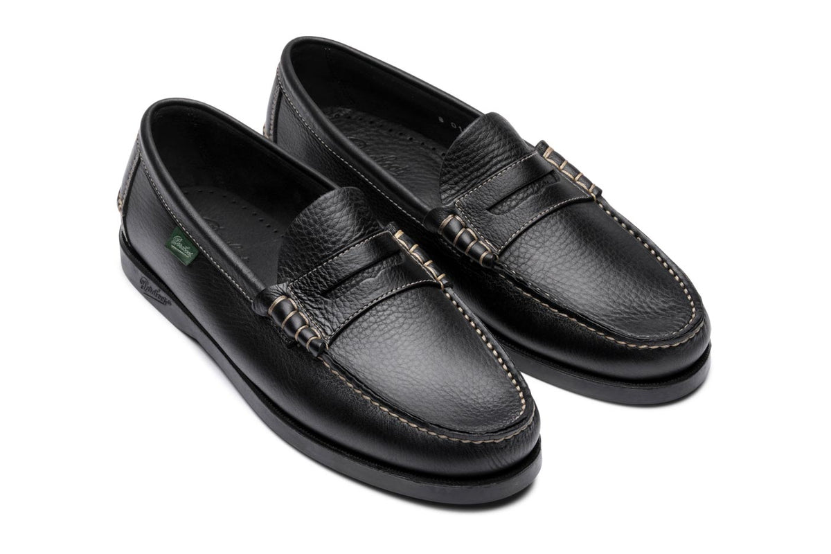 Paraboot Mocassin Coraux foulonné noir – paire, vue de trois quarts avant