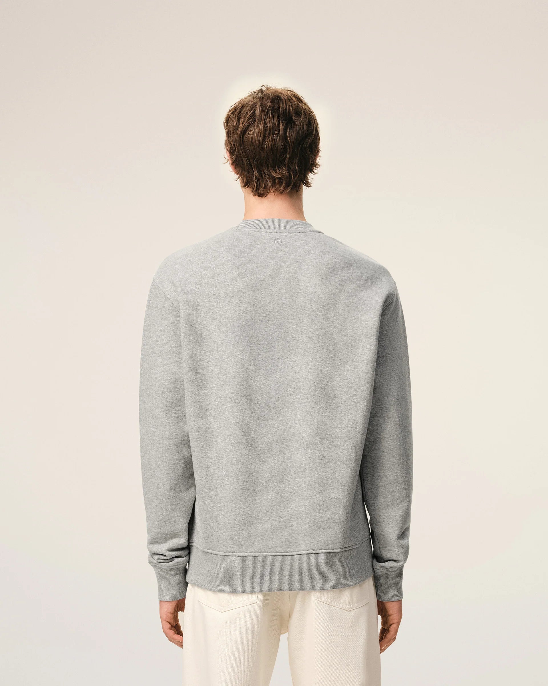Ami Paris - Sweatshirt gris cendre avec Ami de coeur en crochet Blanc Crème