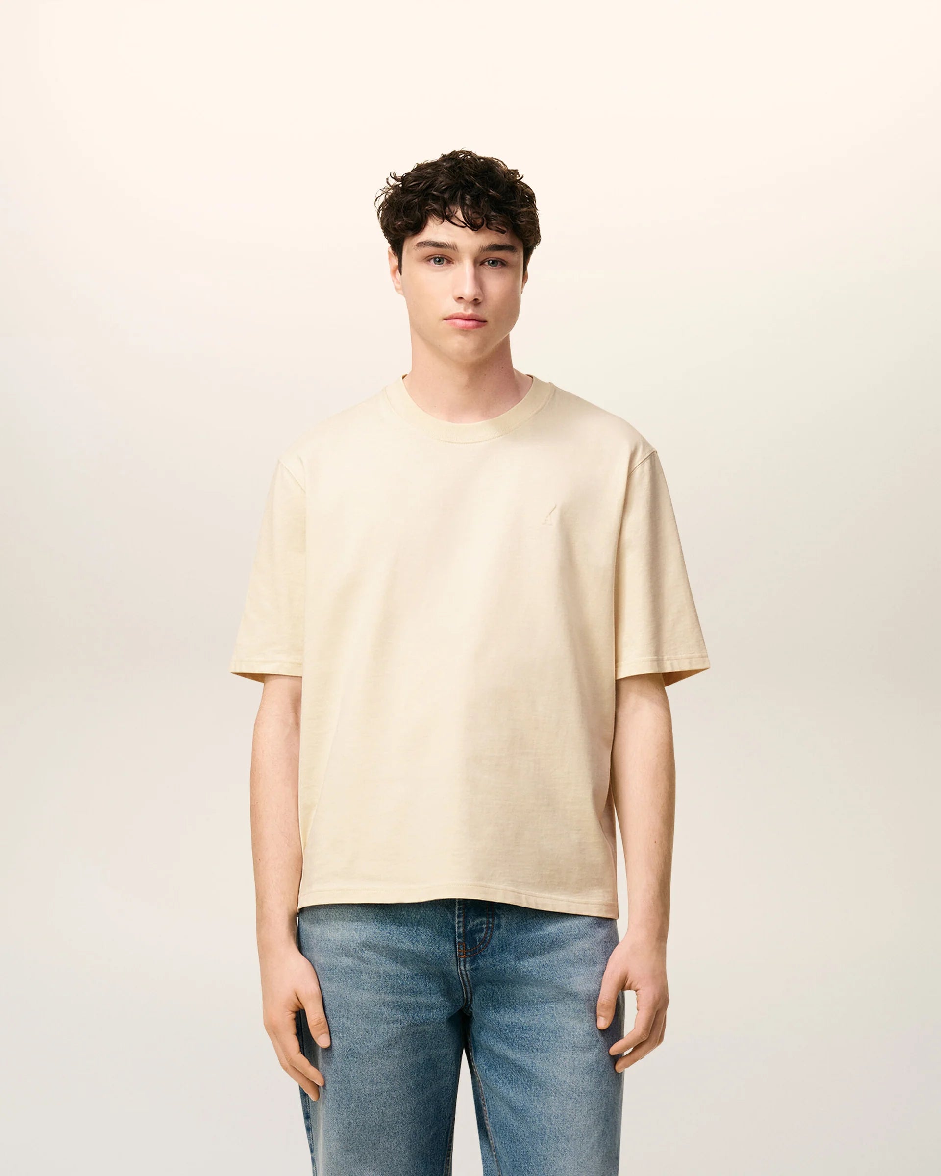 Ami Paris - T-shirt épais boxy avec Ami de coeur embossé - Blanc Crème