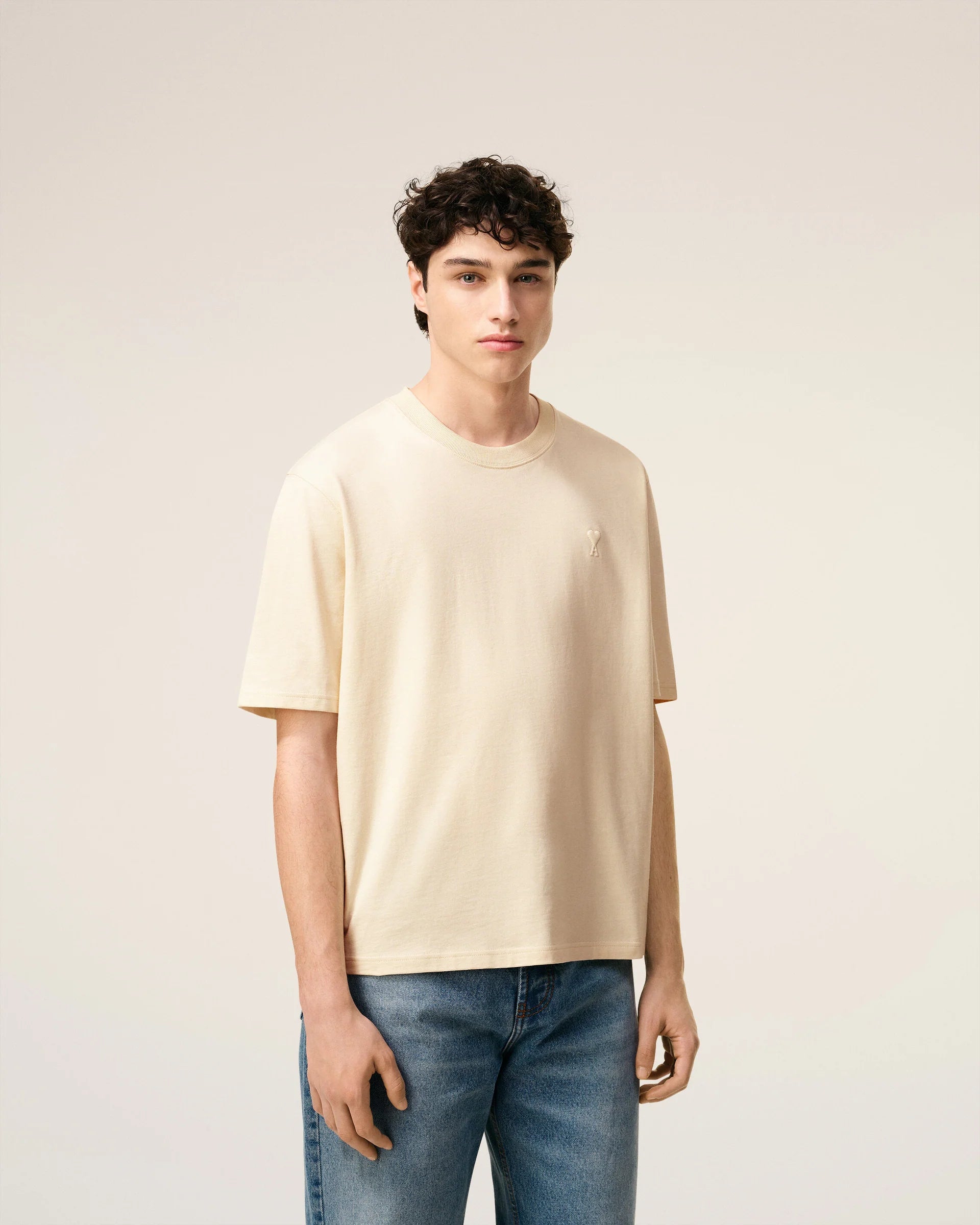 Ami Paris - T-shirt épais boxy avec Ami de coeur embossé - Blanc Crème