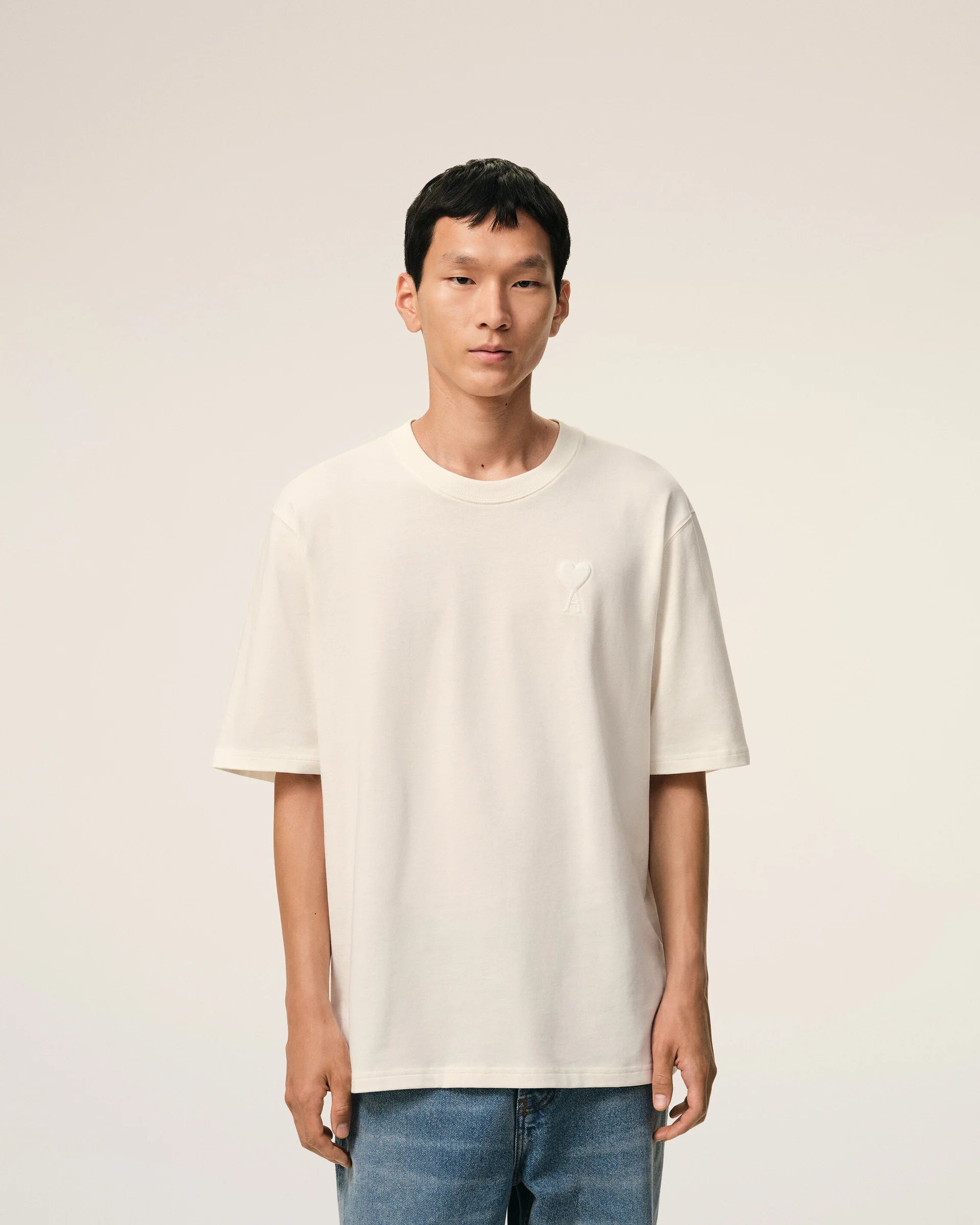Ami Paris - T-shirt épais boxy avec Ami de coeur embossé - Blanc crème