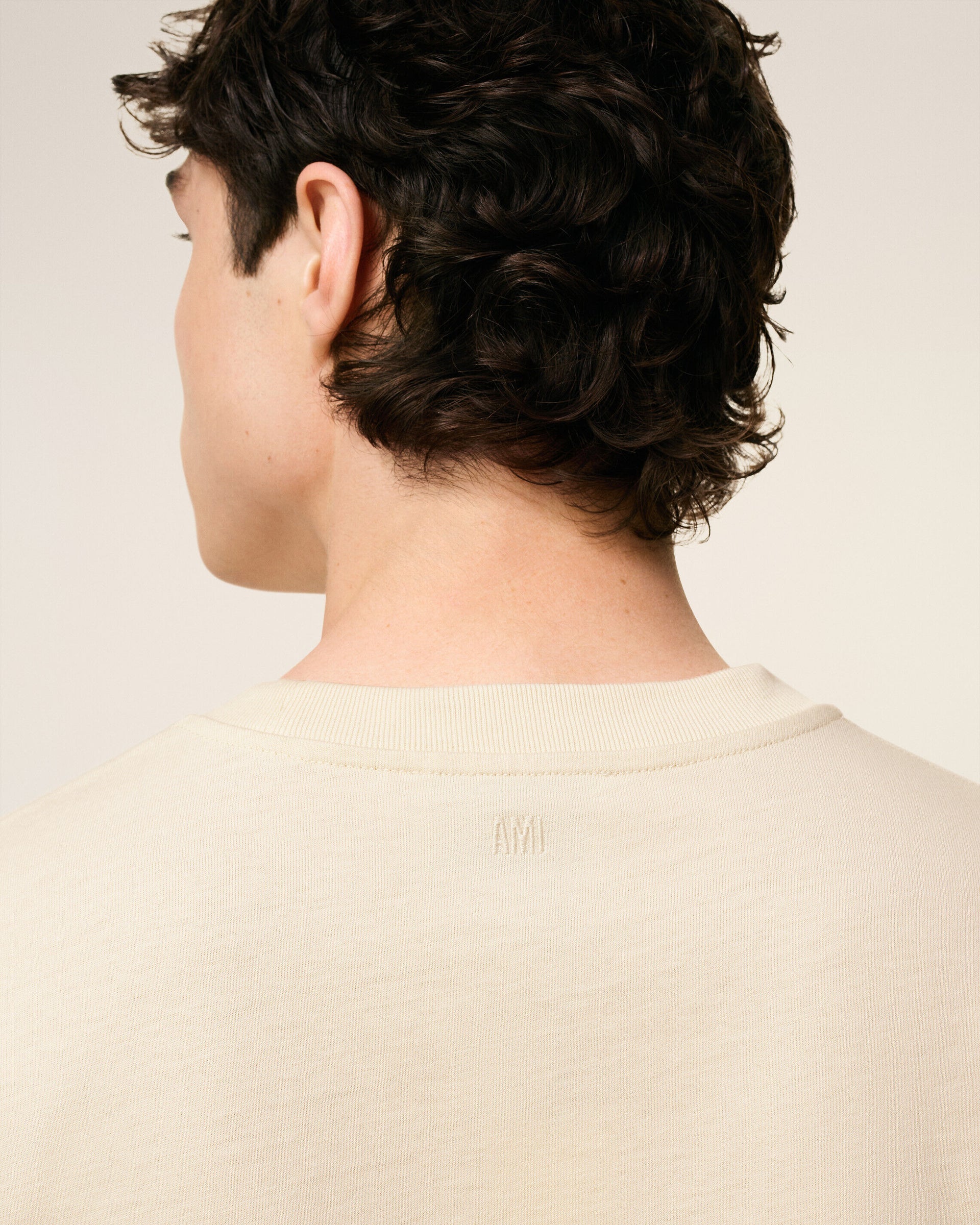Ami Paris - T-shirt épais boxy avec Ami de coeur embossé - Blanc Crème