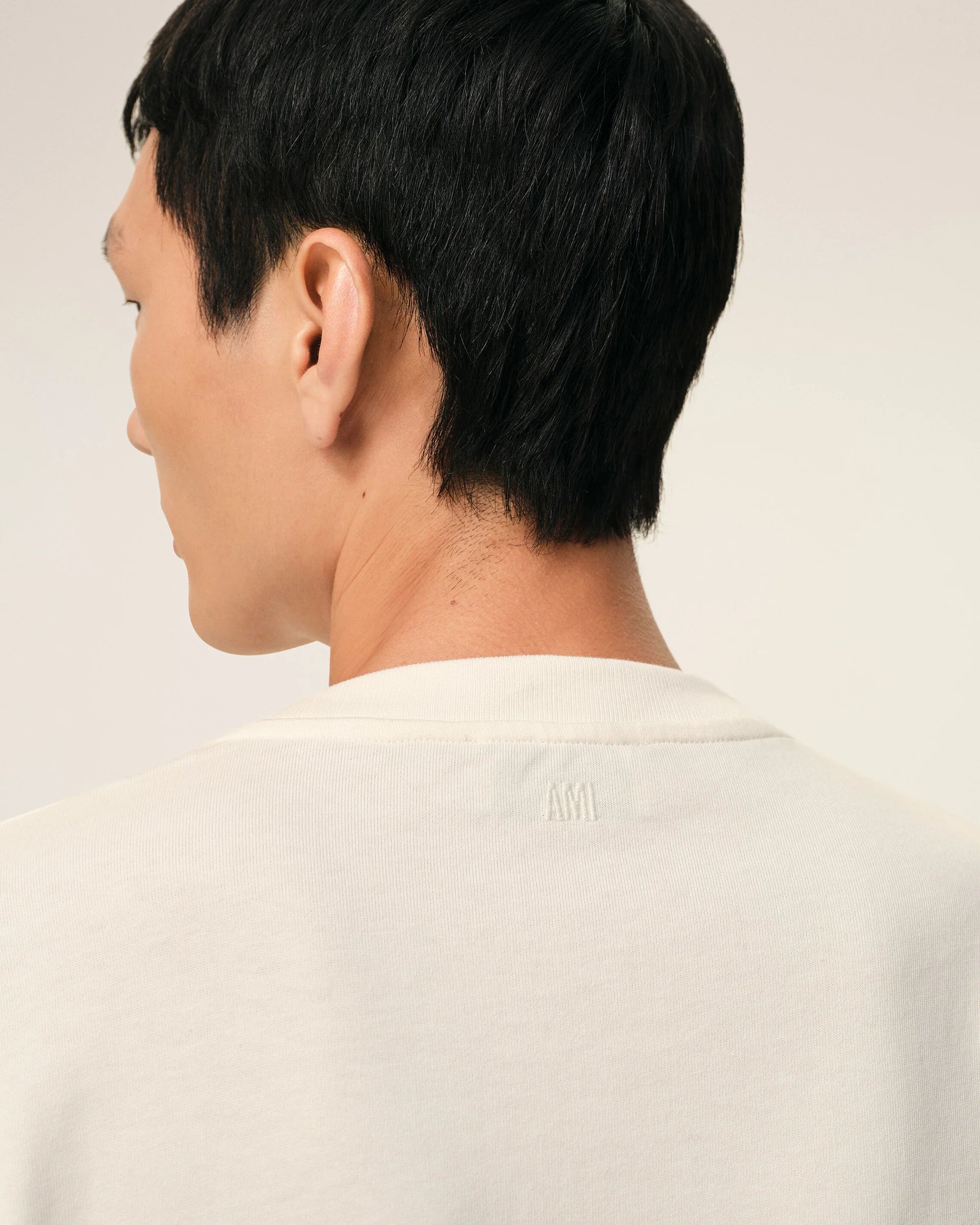 Ami Paris - T-shirt épais boxy avec Ami de coeur embossé - Blanc crème