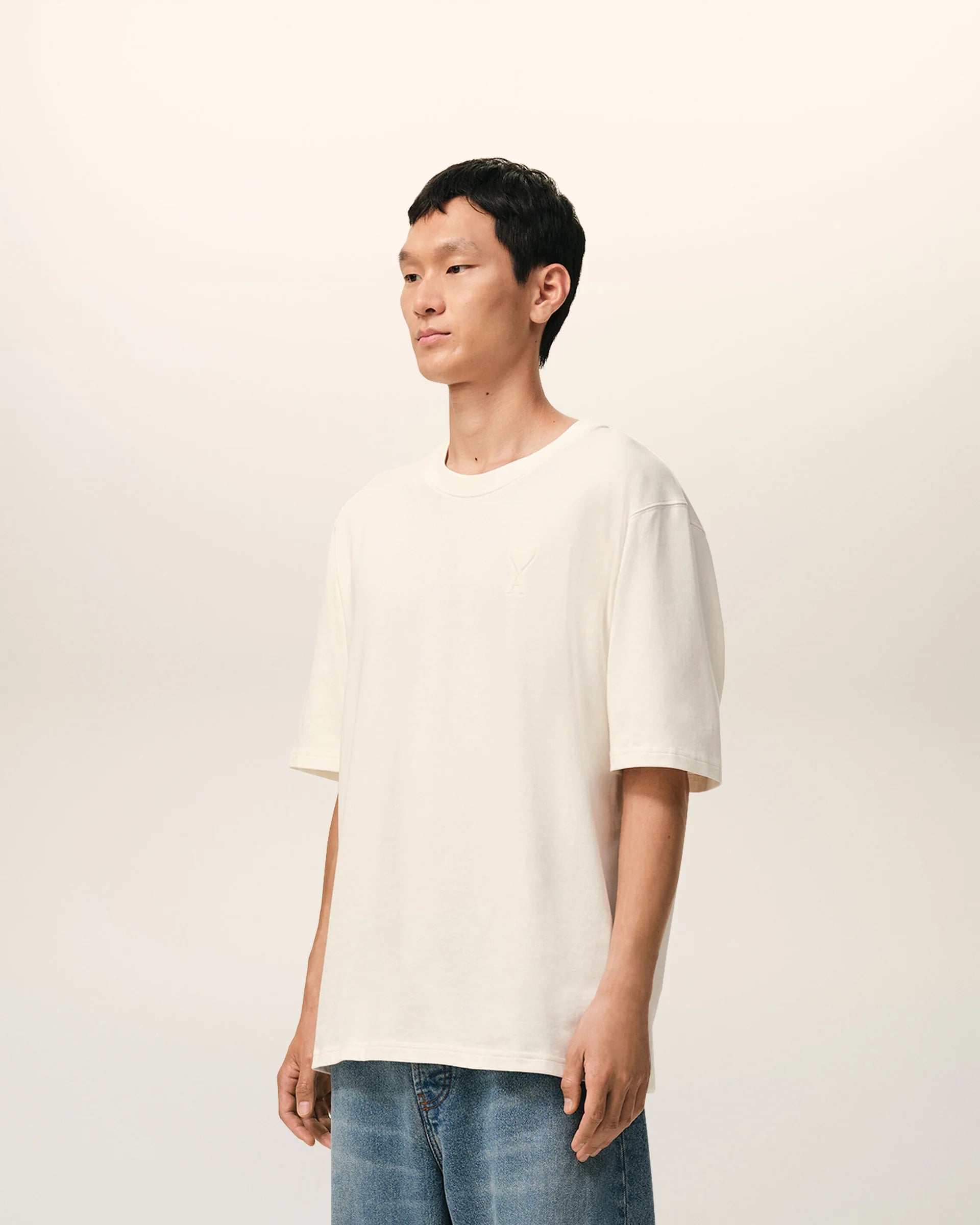 Ami Paris - T-shirt épais boxy avec Ami de coeur embossé - Blanc crème