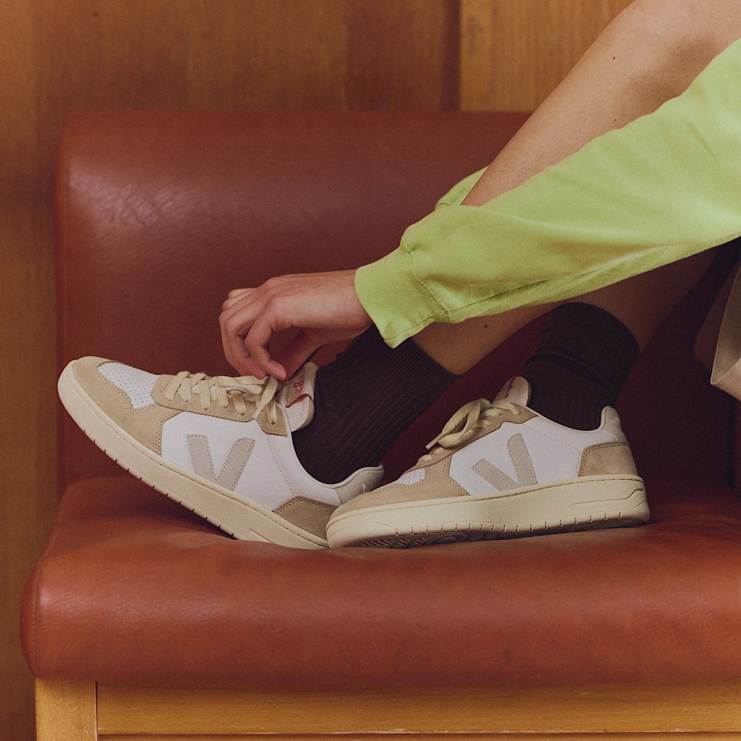 Veja - V - 82 Leather - White Natural Almond - Chaussures - VE3321696A