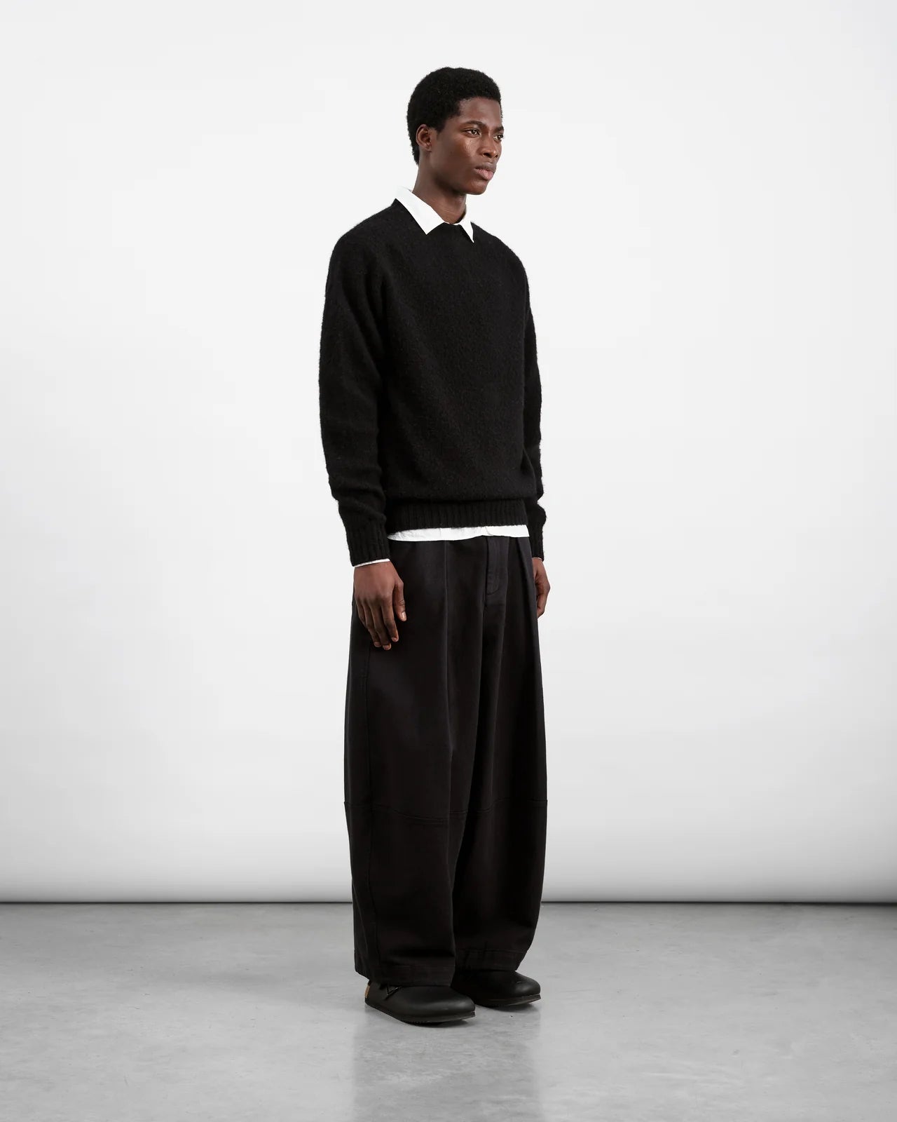 YMC - Earth Deadbeat Trouser - Black (Men SS26) - Pantalons et Shorts - P4AZM