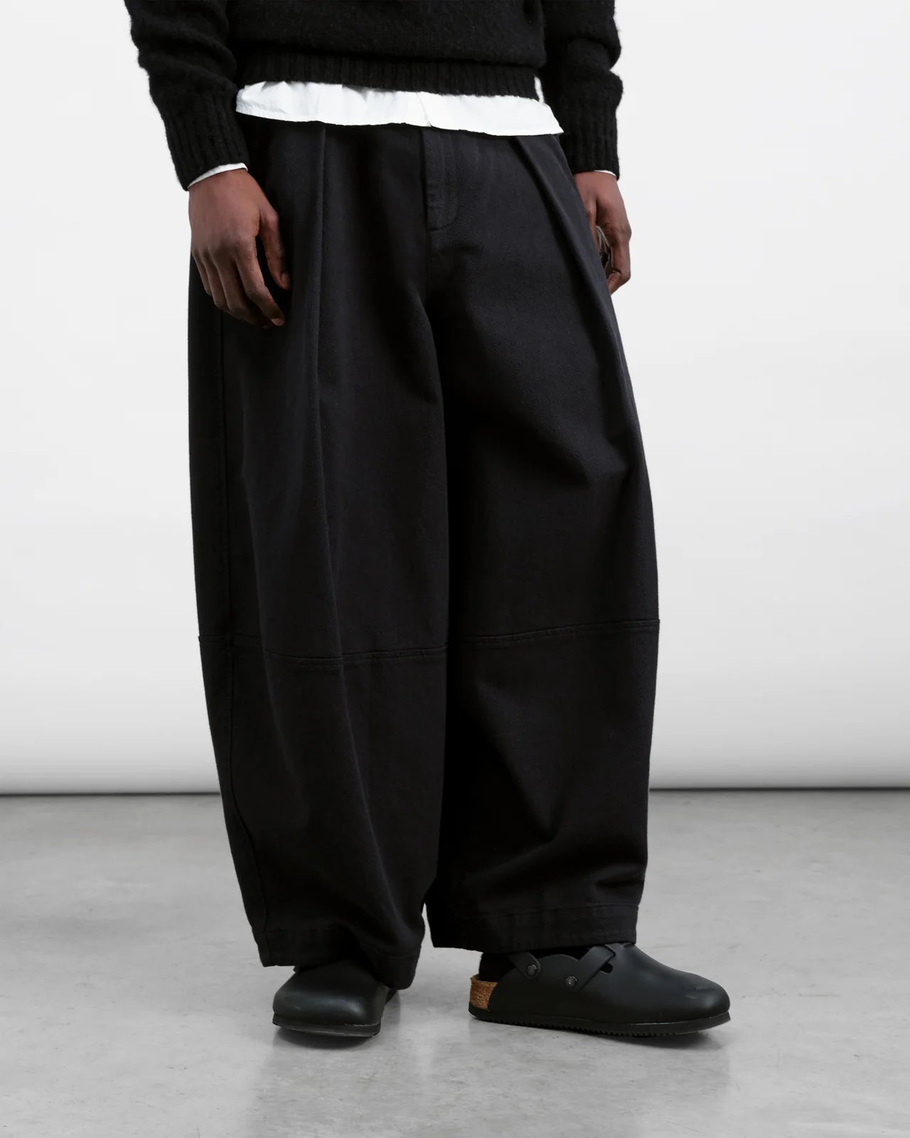 YMC - Earth Deadbeat Trouser - Black (Men SS26) - Pantalons et Shorts - P4AZM
