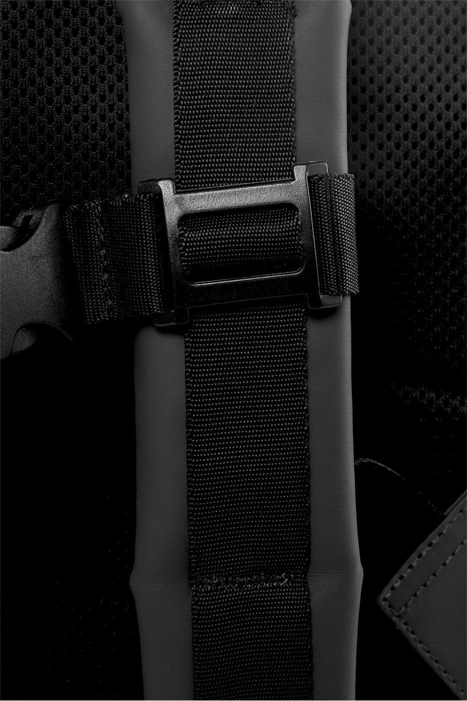 Rains – Roll Top Rucksack Black – Sac à Dos Imperméable Noir-Accessoires-1316