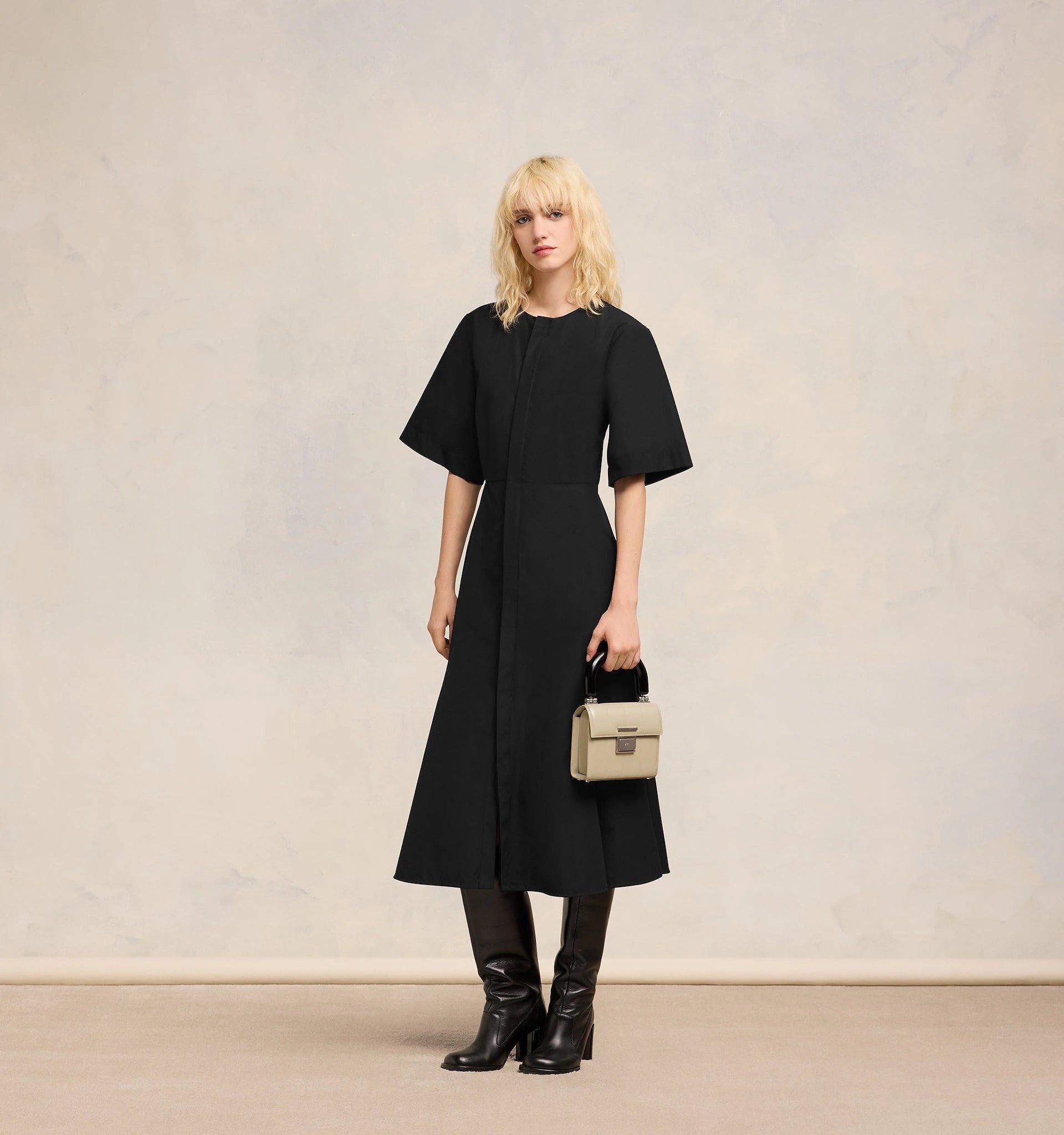 Ami Paris - Robe Midi Avec Patte Cachée - Noir-Robes-FDR216.CO0064