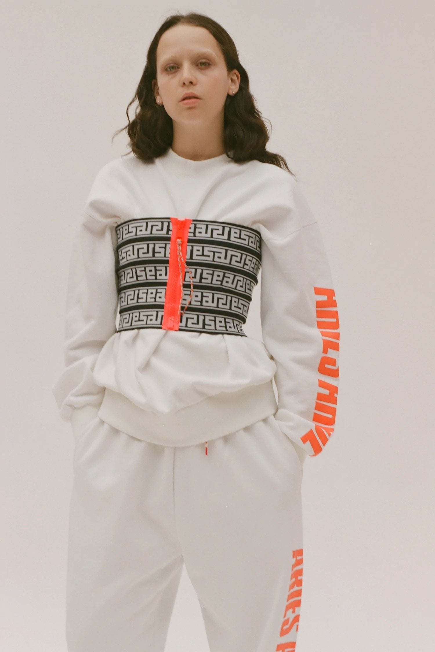 Aries Arise - Press Gothic Sweatshirt - White-Pulls et Sweats-SSAR20005