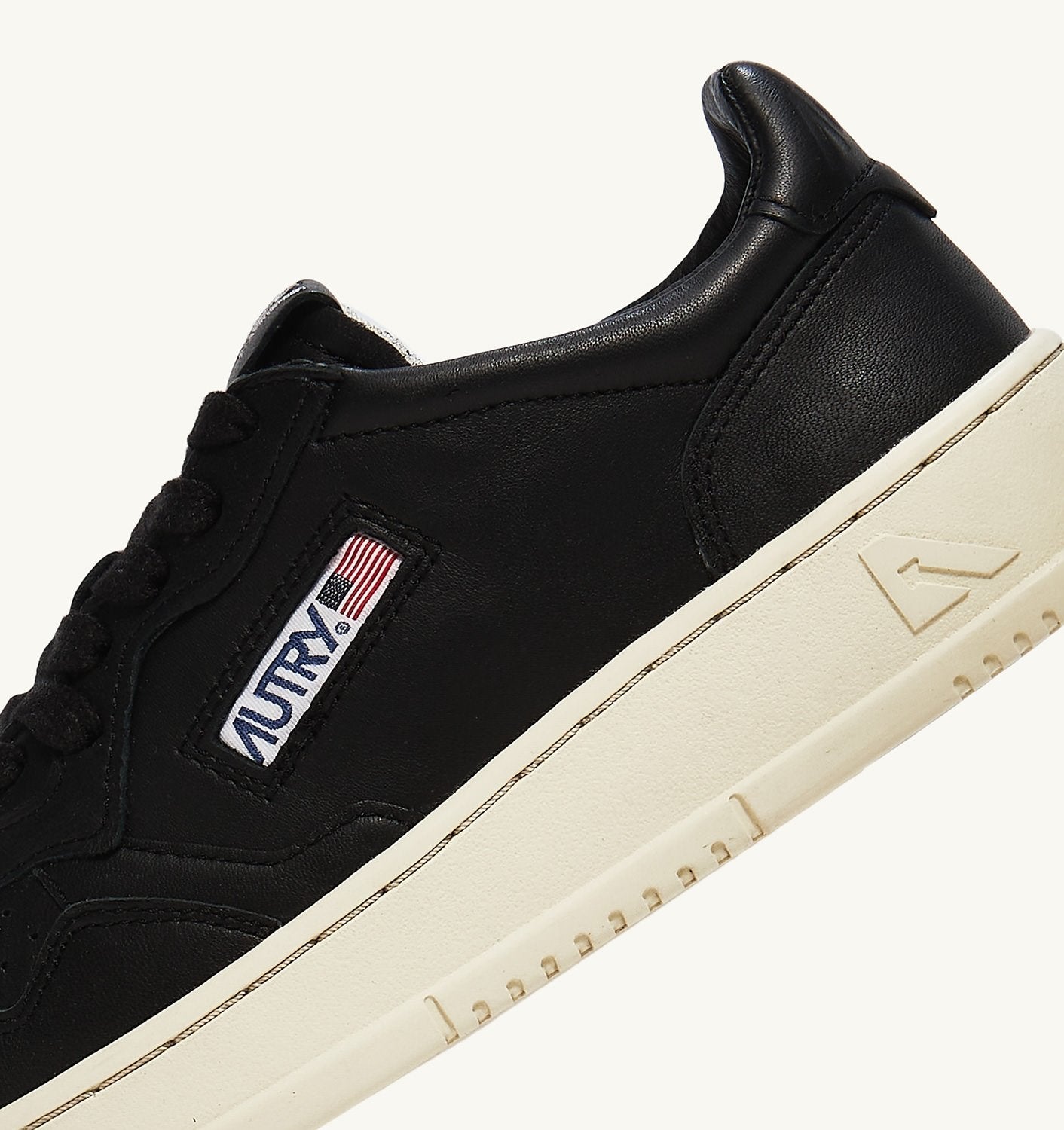 Autry 01 - Sneakers Low Leather/ Black Leather - Black-Chaussures-AULM GG05