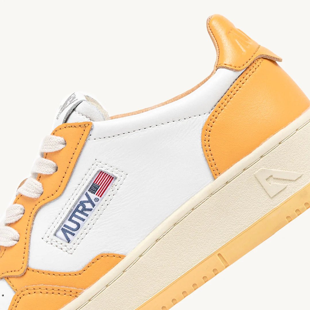 Autry 01 - Sneakers Medalist Low Man Leather/Leather - White/Bufforng-Chaussures-AULW WB32