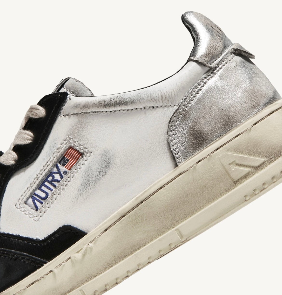 Autry Medalist Super Vintage Low - Leather - White/Silver/Black-Chaussures-AULW SV11