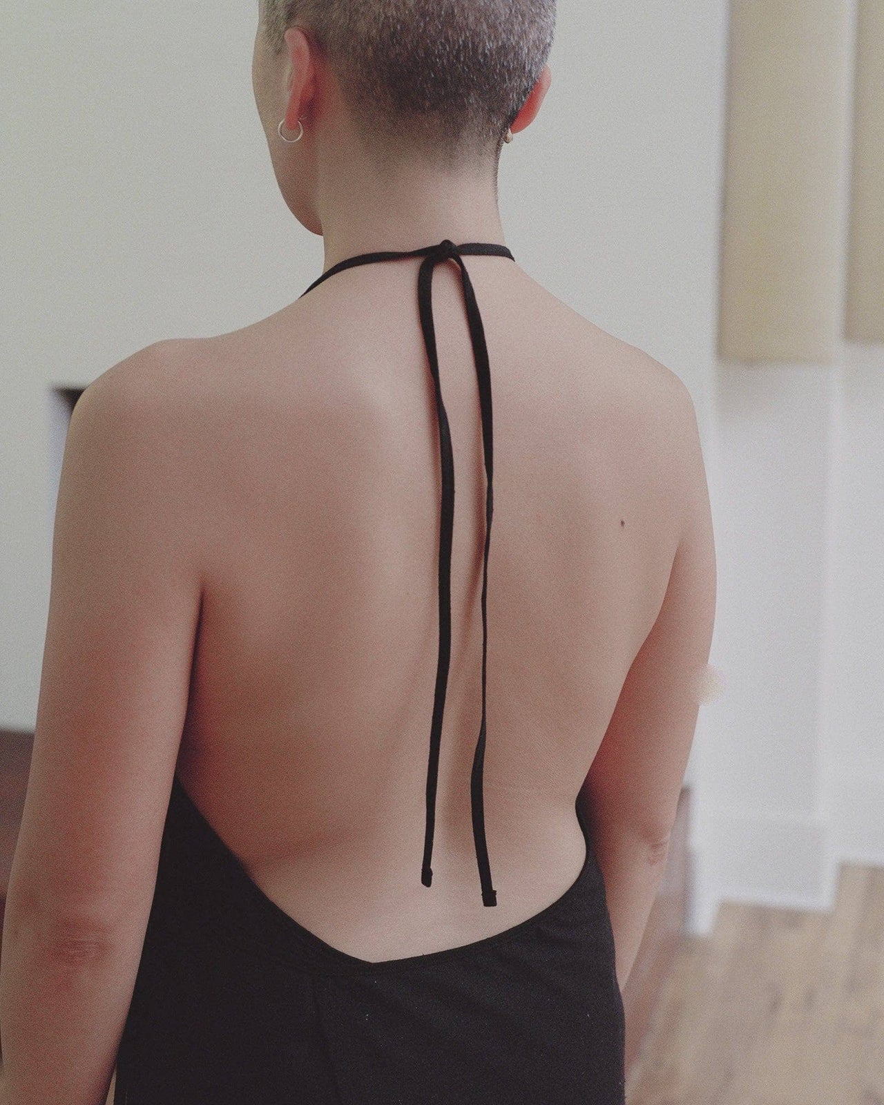 Baserange - Robe Apron en Soie Sauvage - Noir-Pulls et Sweats-DRAP-RS-000