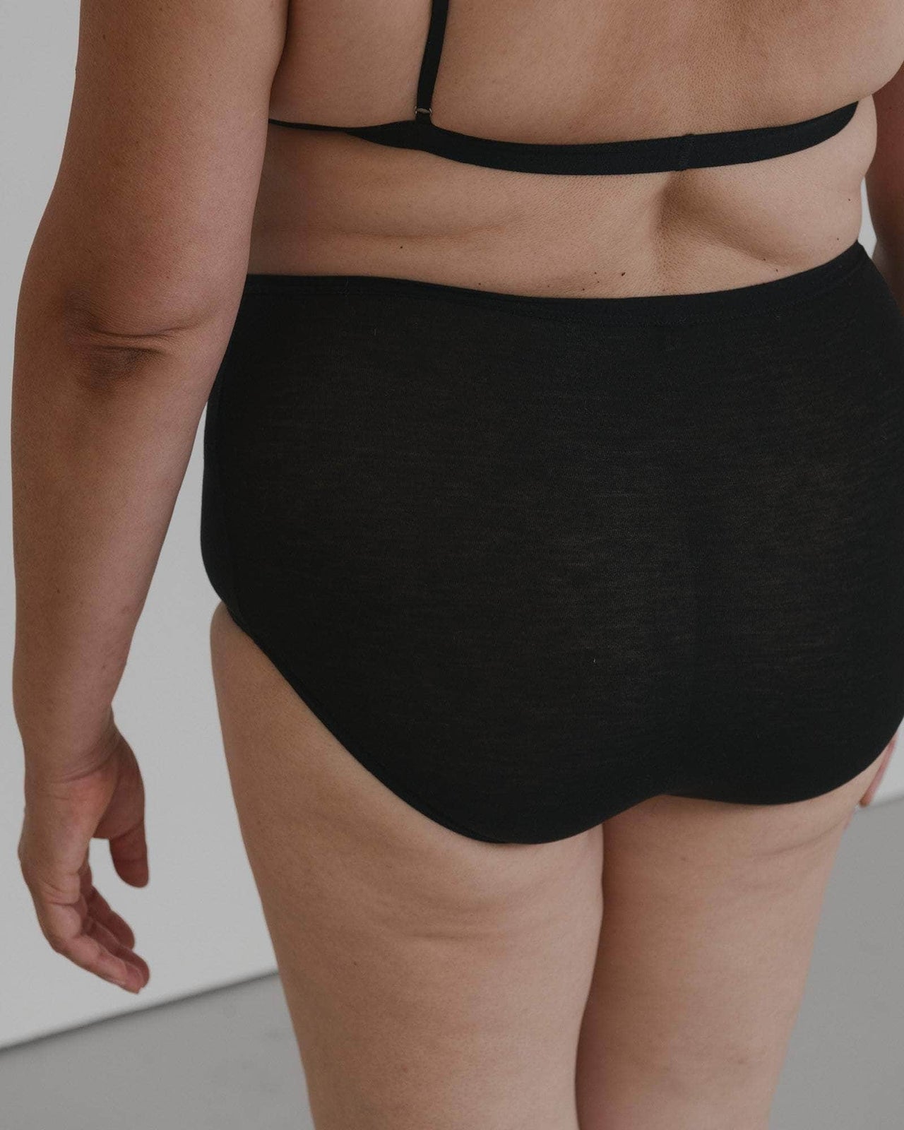 Baserange - Highwaist Bell pants en Vicose de Bambou - Noir-Sous-Vêtements-