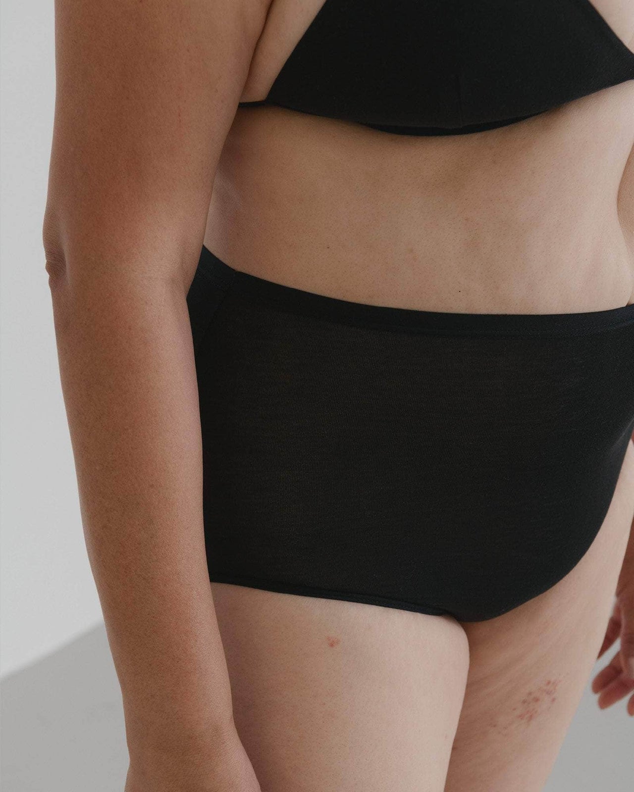 Baserange - Highwaist Bell pants en Vicose de Bambou - Noir-Sous-Vêtements-