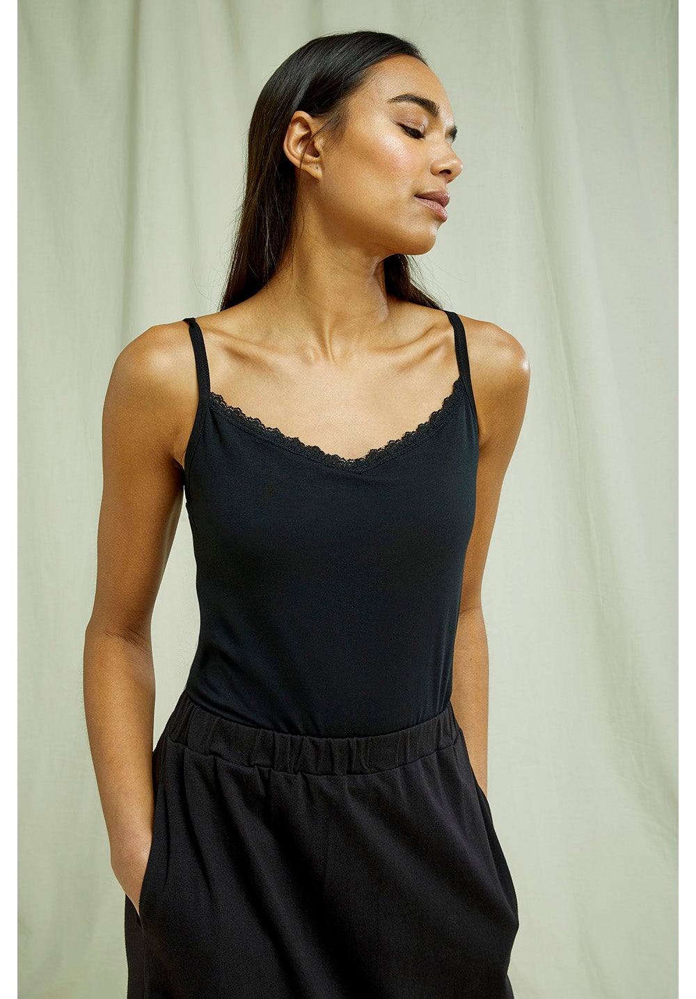 People Tree - Hidden Support Lace - Haut noir à bretelles-Tops-M71UP.BK1