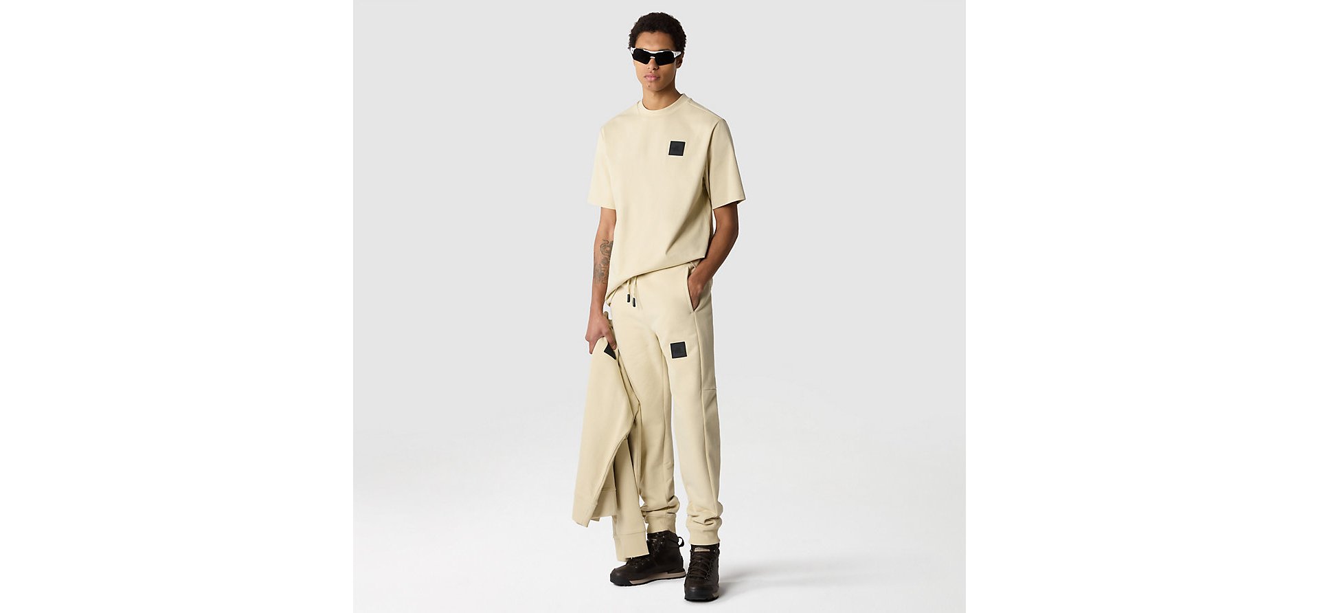 The North Face - M NSE Patch Tee - Gravel-T-shirts-NF0A85363X41