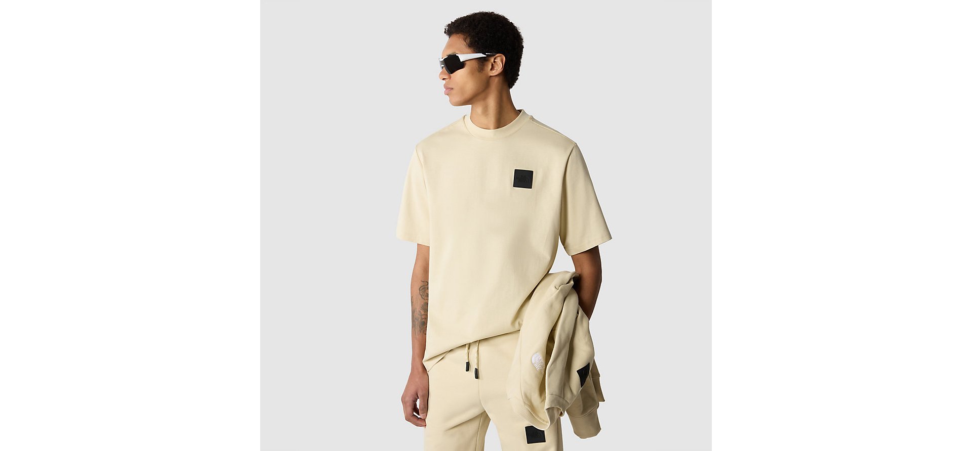 The North Face - M NSE Patch Tee - Gravel-T-shirts-NF0A85363X41