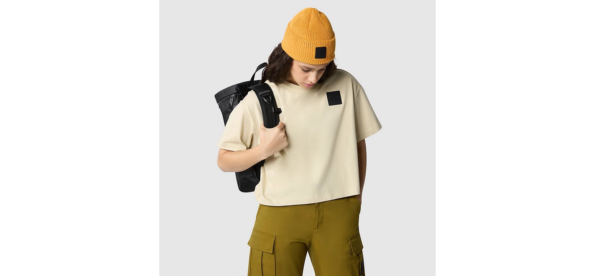 The North Face - W NSE Patch Tee - Gravel-T-shirts-NF0A85823X41