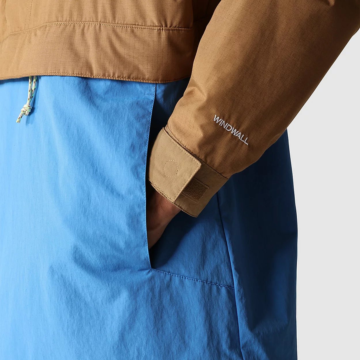 The North Face - Men's 78 Low-Fi Hi-Tek Windjammer Jacket - Utility Brown/ Super Sonic Blue/-Vestes et Manteaux-NF0A7ZYRWK51